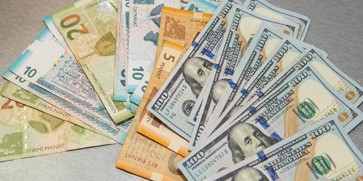 Dollar bu sahədə manata uduzur